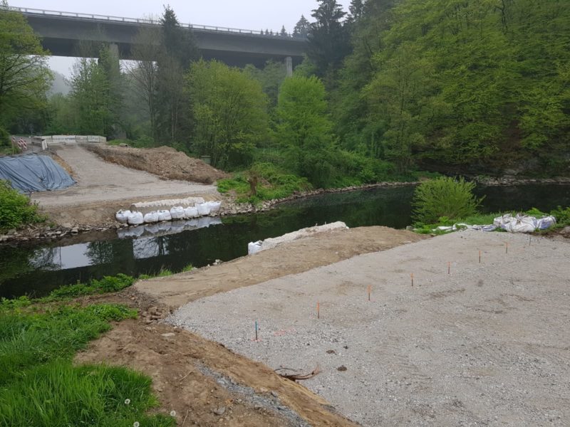 2 5 19 Die Auflagepunkte der neuen Brücke werden vorbereitet