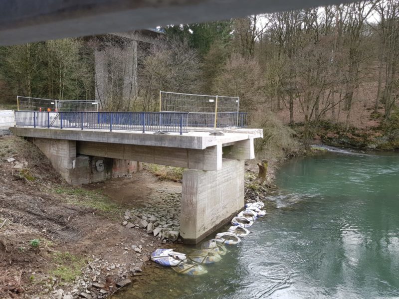 20 3 19 Abriß der alten Brücke zum Schlingenbach